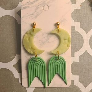 🌛 Glow In The Dark Moon Earrings